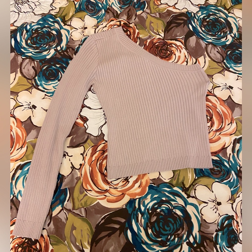 Lulus one sleeve size medium ribbed sweater beige